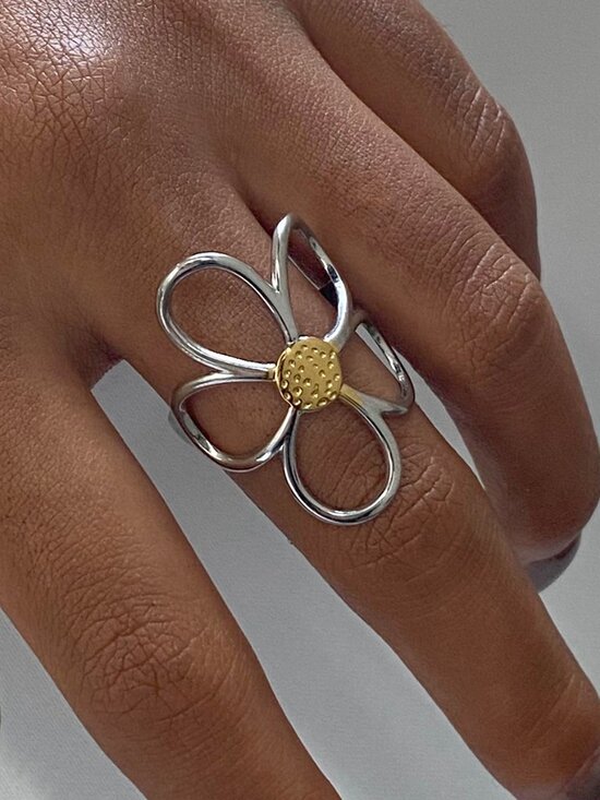 Chelsea Rose Collections Jewelry - The Daisy Ring